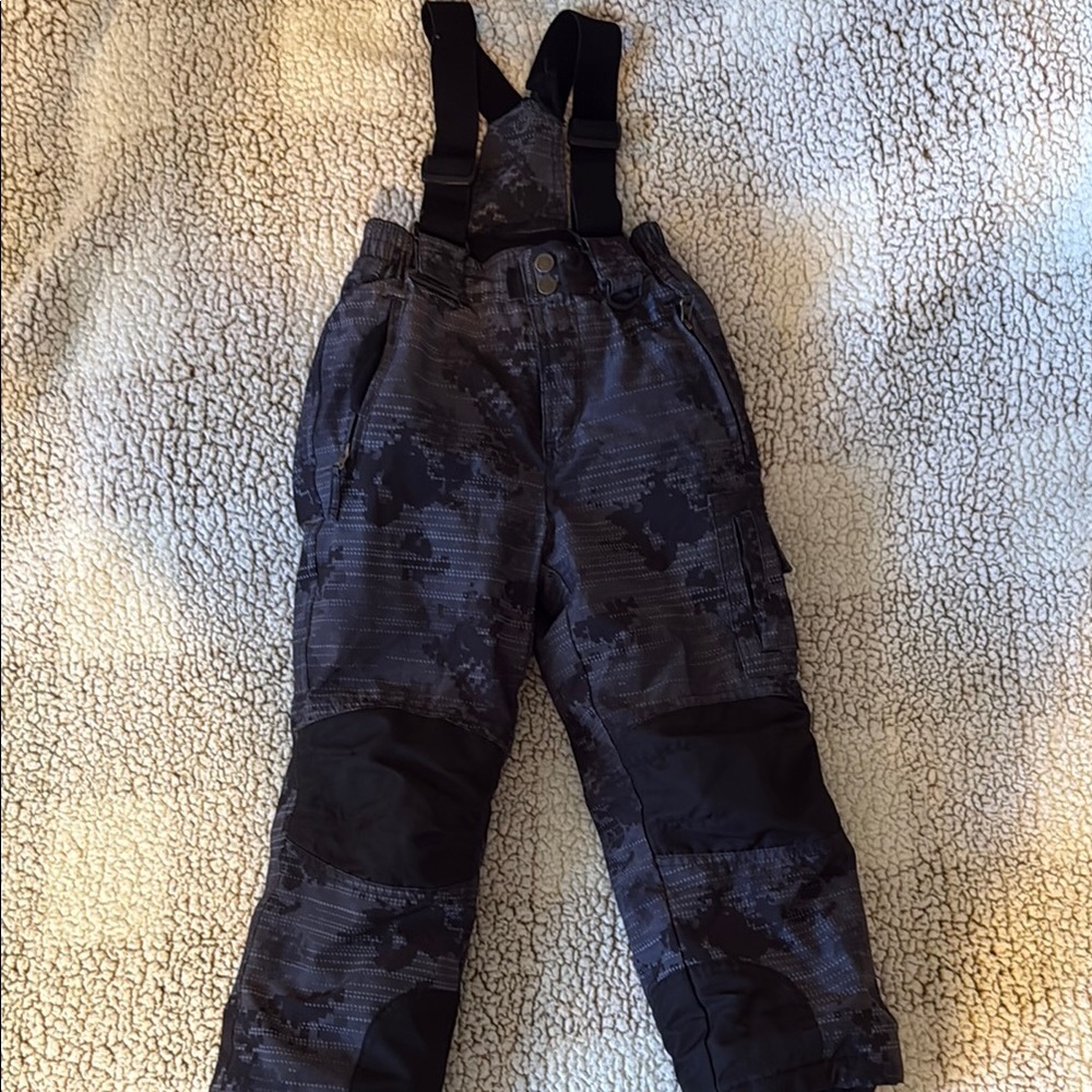 Kids Camouflage Snow Pants size 5/6